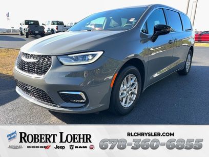 New 2025 Chrysler Pacifica Select