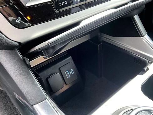 Used 2021 Ford Explorer XLT w/ Equipment Group 202A AWD/4WD image 35