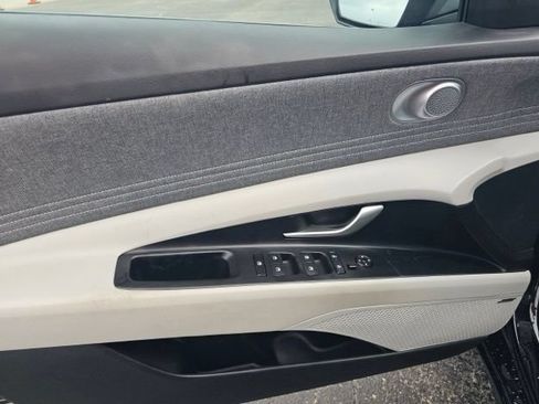Used 2025 Hyundai Elantra Limited FWD image 14