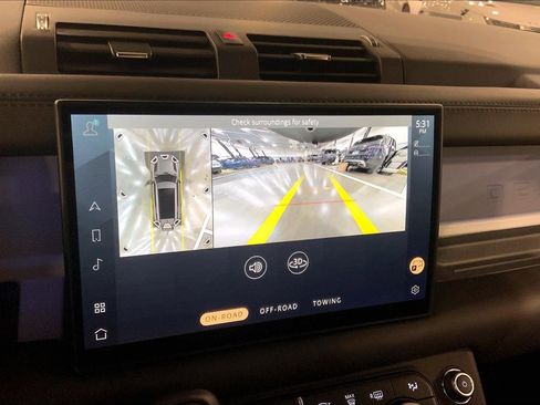 Used 2025 Land Rover Defender 130 X-Dynamic SE image 26