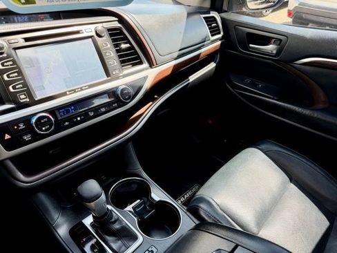 Used 2016 Toyota Highlander Limited image 44