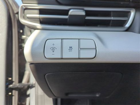 Used 2025 Hyundai Elantra Limited image 41