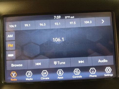 Used 2019 Jeep Cherokee Latitude Plus w/ Comfort/Convenience Group image 25