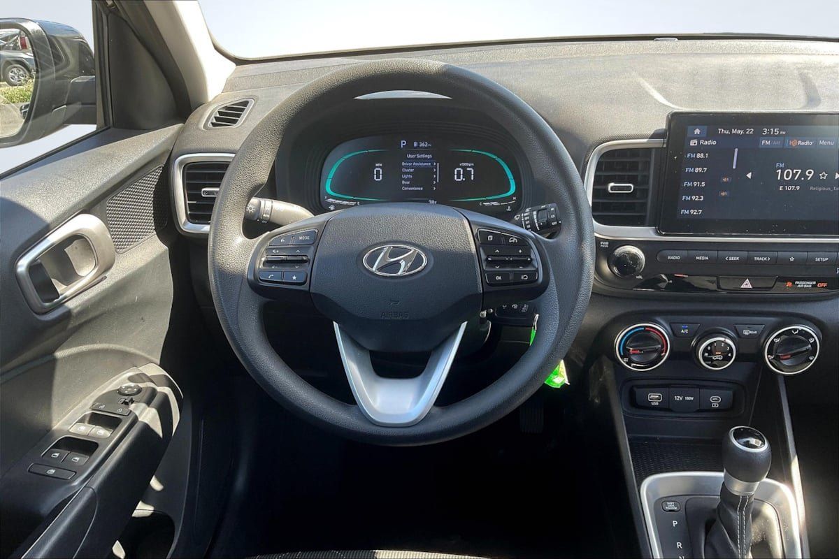 Used 2024 Hyundai Venue SE FWD image 5