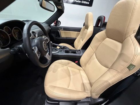 Used 2010 MAZDA MX-5 Miata Grand Touring w/ Premium Pkg RWD image 30