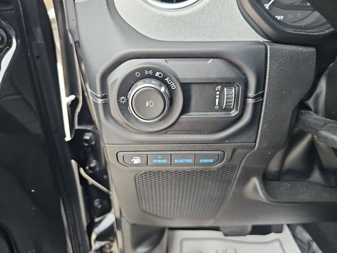 Used 2024 Jeep Wrangler Unlimited Sahara w/ Technology Group image 32