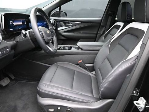 Used 2025 Chevrolet Blazer EV LT FWD image 11