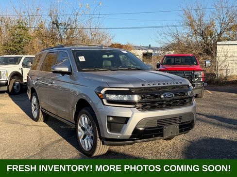 Used 2023 Ford Expedition Limited image 1