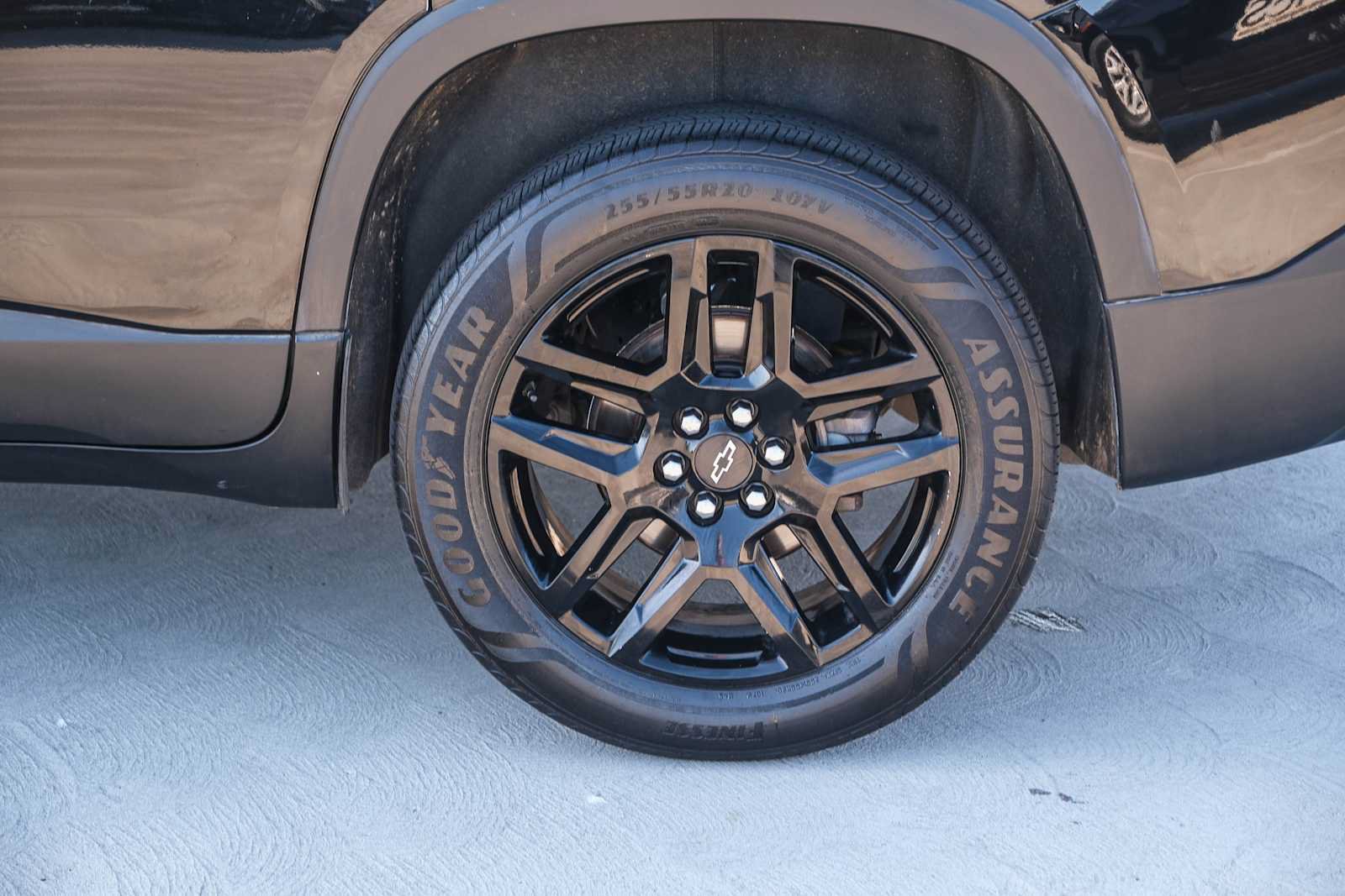 Used 2020 Chevrolet Traverse LS w/ LPO, Black Accent Package FWD image 9