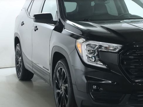 Used 2024 GMC Terrain SLT w/ Elevation Edition AWD/4WD image 8