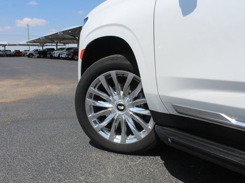 Used 2024 Cadillac Escalade Premium Luxury image 13