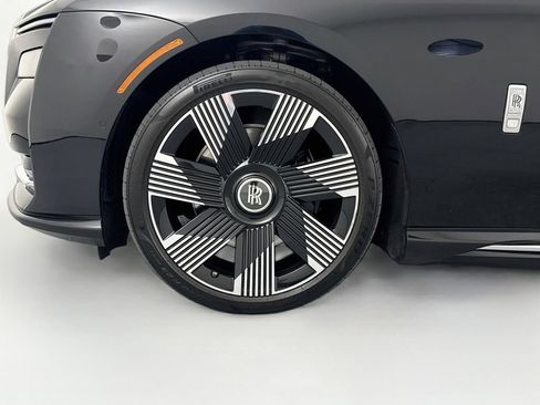 Used 2024 Rolls-Royce Spectre w/ Spectre Launch Package AWD/4WD image 33