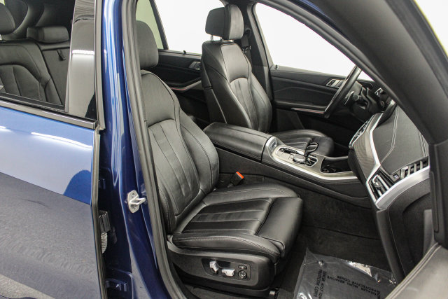 Used 2022 BMW X5 xDrive40i w/ M Sport Package AWD/4WD image 16