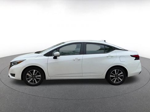 Used 2025 Nissan Versa SV image 9