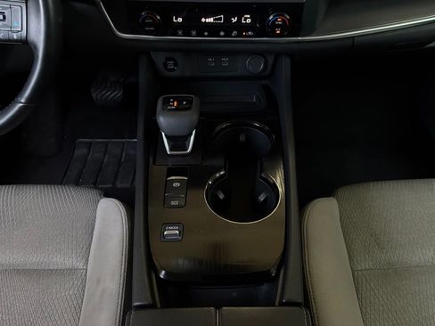 Used 2025 Nissan Rogue SV FWD image 15