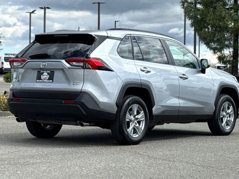 Used 2025 Toyota RAV4 XLE AWD/4WD image 5