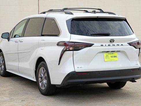Used 2026 Toyota Sienna XLE FWD image 54
