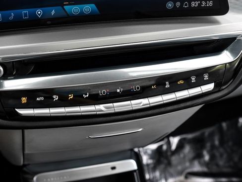 Used 2023 Cadillac Lyriq AWD image 26
