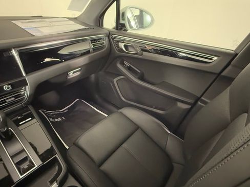 New 2026 Porsche Macan image 23