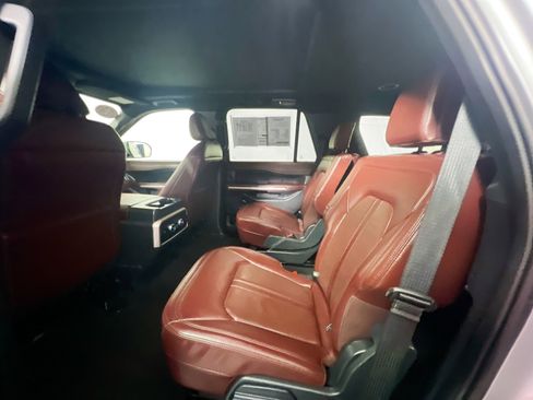 Used 2024 Ford Expedition Limited image 29