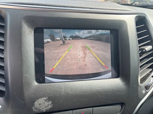Used 2019 Jeep Cherokee Latitude w/ Popular Appearance Group FWD image 21