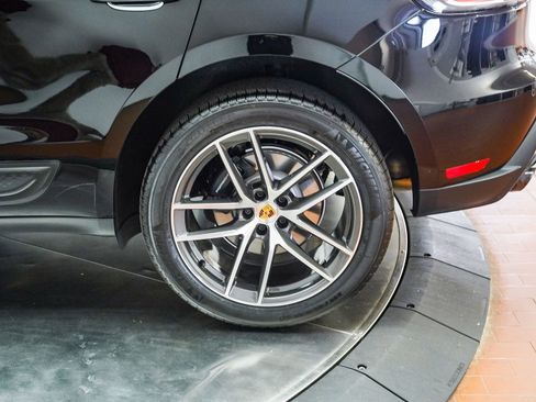 Certified 2026 Porsche Macan AWD/4WD image 13