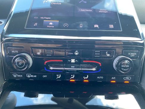 Used 2023 Jeep Grand Cherokee L Laredo RWD image 16