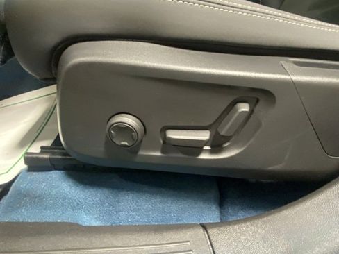 Used 2023 Volvo C40 P8 Recharge Ultimate image 11