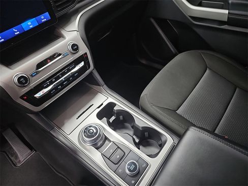 Used 2022 Ford Explorer XLT image 25