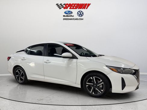 Used 2025 Nissan Sentra SV FWD image 3