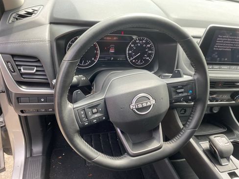 Used 2025 Nissan Rogue SV FWD image 26