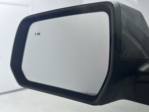 Used 2023 GMC Acadia SLT FWD image 67