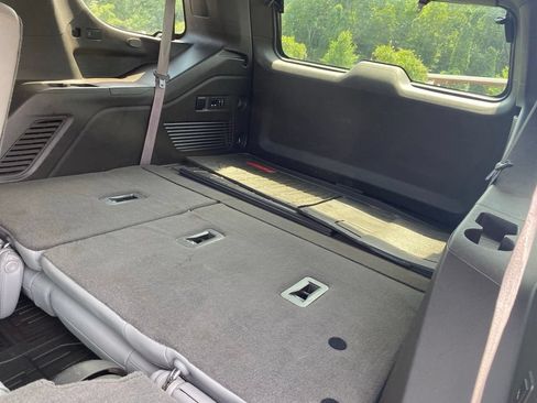 Used 2021 GMC Yukon SLT w/ SLT Premium Package RWD image 9