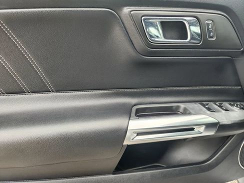 Used 2017 Ford Mustang Premium RWD image 17