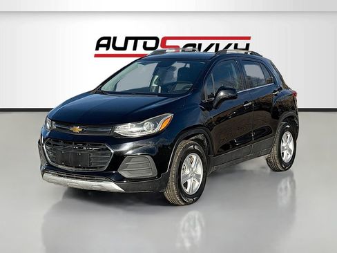 Used 2020 Chevrolet Trax LT w/ LT Convenience Package image 3
