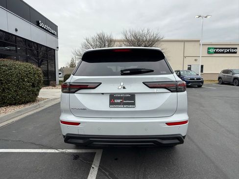 New 2026 Mitsubishi Outlander ES image 5