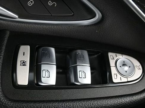Used 2021 Mercedes-Benz GLC 300 4MATIC image 27