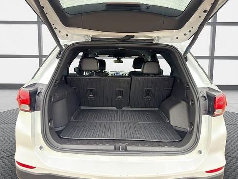 Used 2024 Chevrolet Equinox Premier image 12