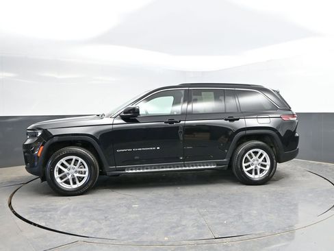 Used 2024 Jeep Grand Cherokee Laredo X w/ Luxury Tech Group I AWD/4WD image 4