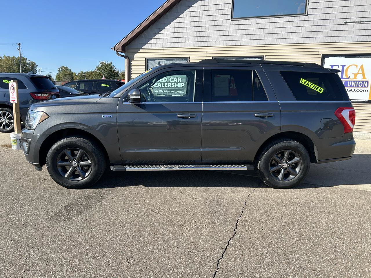 Used 2019 Ford Expedition XLT w/ Equipment Group 202A AWD/4WD image 8