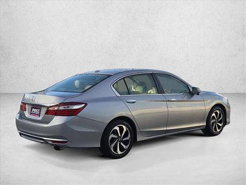 Used 2017 Honda Accord EX image 5