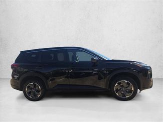 Used 2024 Nissan Rogue SV video 4