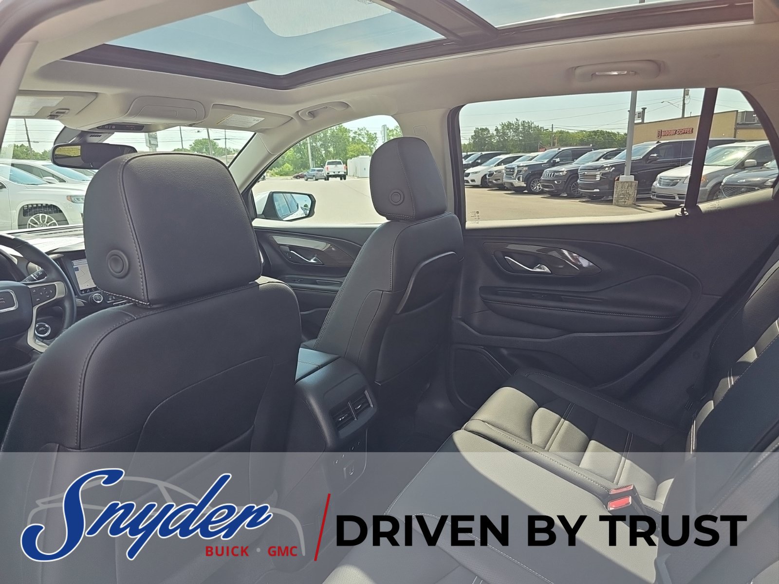 Used 2024 GMC Terrain Denali w/ Denali Premium Package AWD/4WD image 25