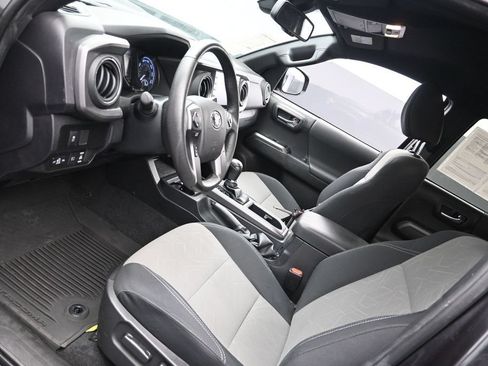 Used 2022 Toyota Tacoma TRD Sport w/ Technology Package RWD image 20