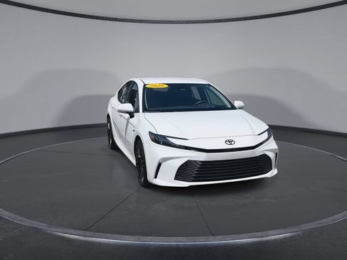 Used 2026 Toyota Camry LE w/ Convenience Package FWD image 3