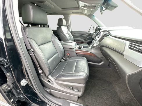 Used 2017 GMC Yukon XL SLT w/ Premium Edition image 40