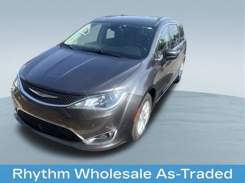 Used 2018 Chrysler Pacifica Touring-L w/ Advanced Safetytec Group FWD image 3