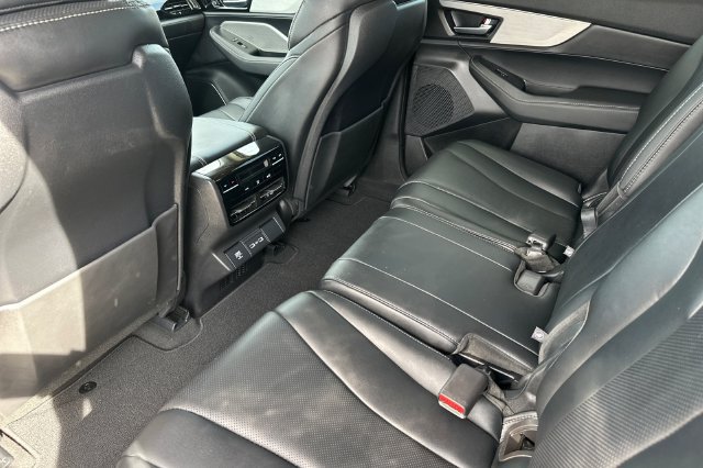 Used 2023 Acura MDX w/ Technology Package AWD/4WD image 13