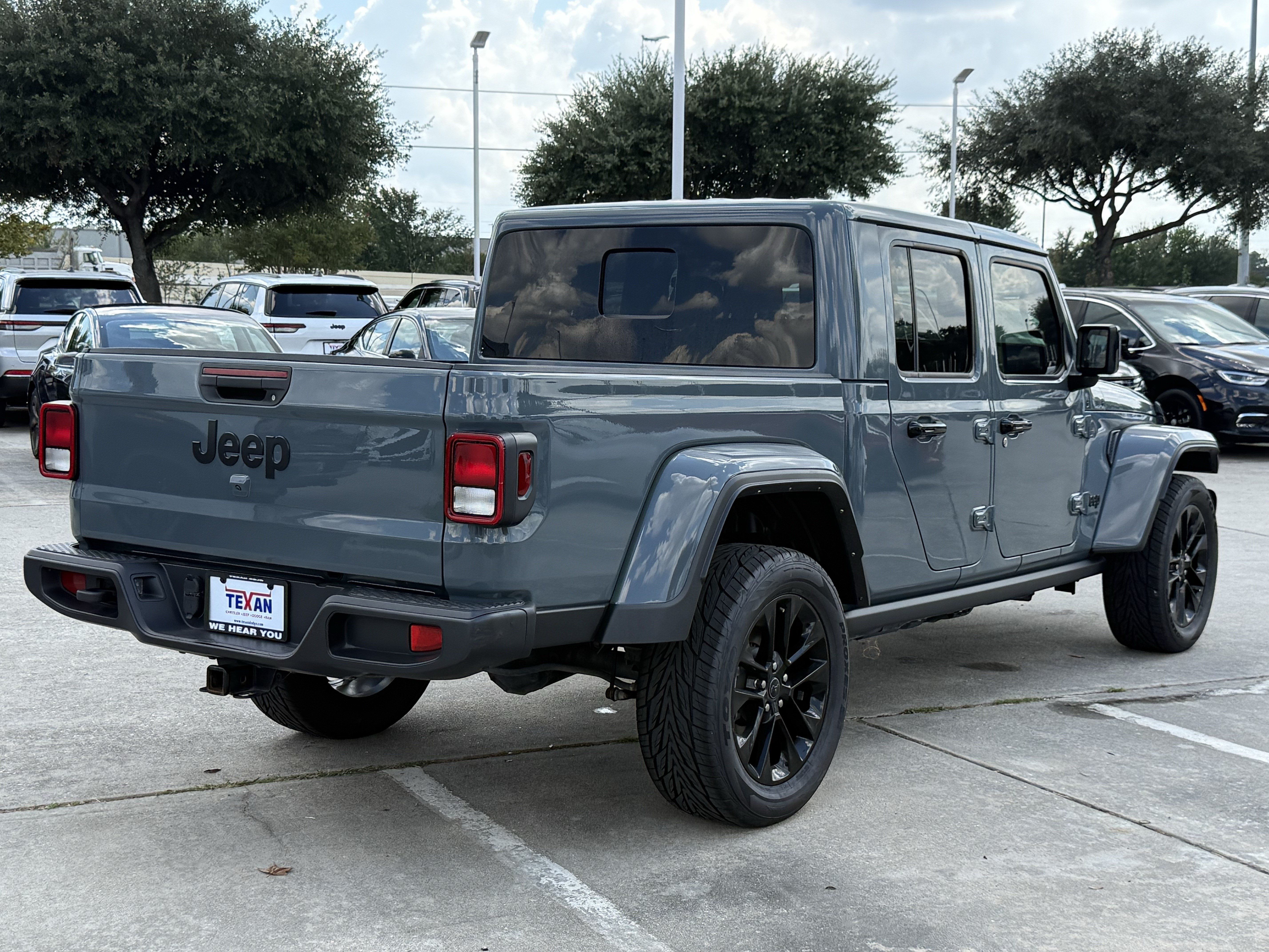 Used 2024 Jeep Gladiator Sport AWD/4WD image 5
