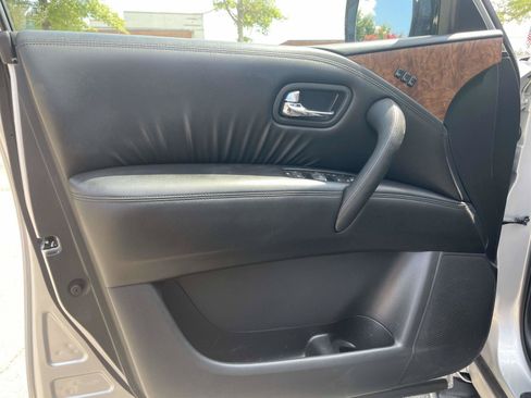 Used 2024 Nissan Armada SL w/ Captain's Chairs Package RWD image 5